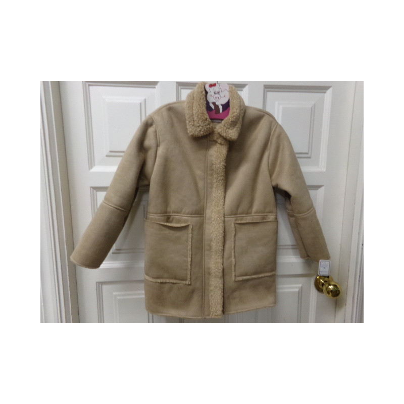 Abrigo piel vuelta pelito camel Zara 8 años. Segunda mano.