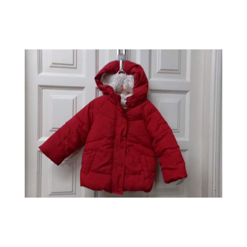 Plumas rojo 18 meses. Segunda mano.