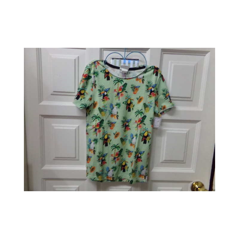 Camiseta loros 6 años. Segunda mano.