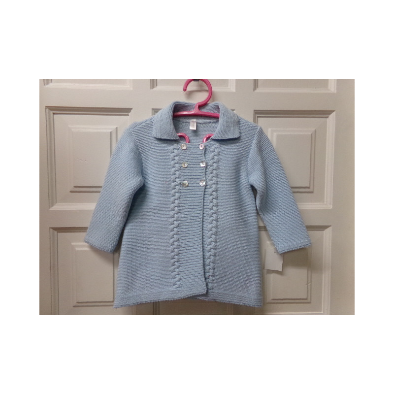 Abrigo punto azul celeste 18 meses. Segunda mano.