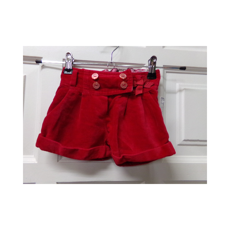 Pantalón corto rojo Mayoral 9 meses. Segunda mano.