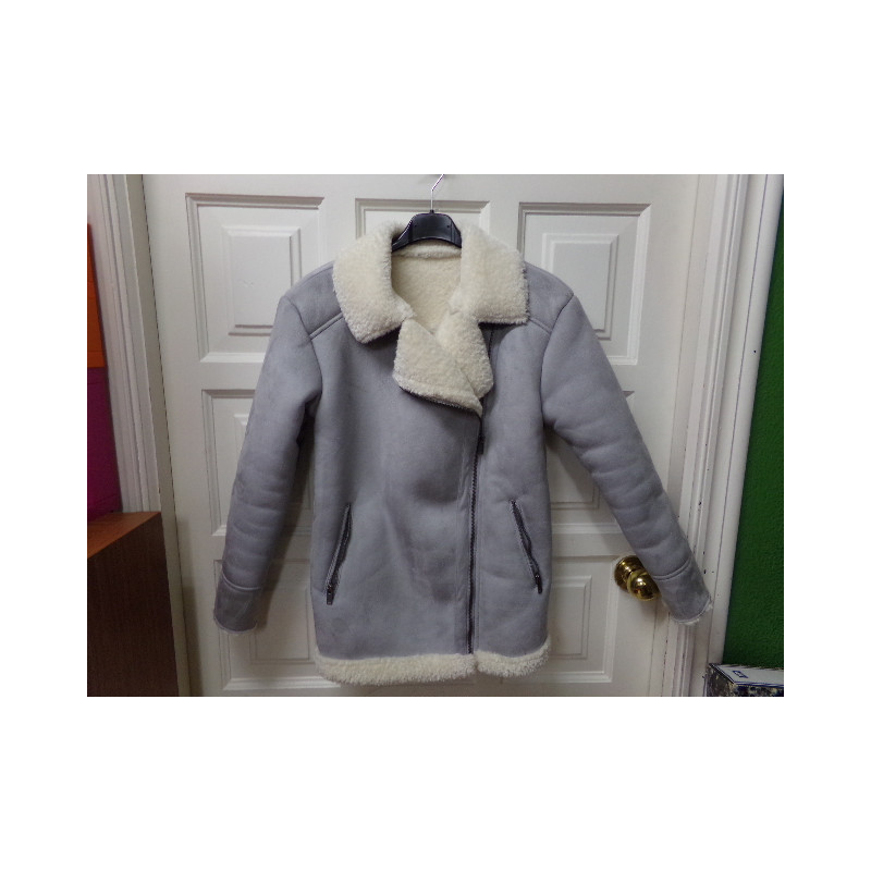 Chaquetón gris piel vuelta 12 años. Segunda mano.