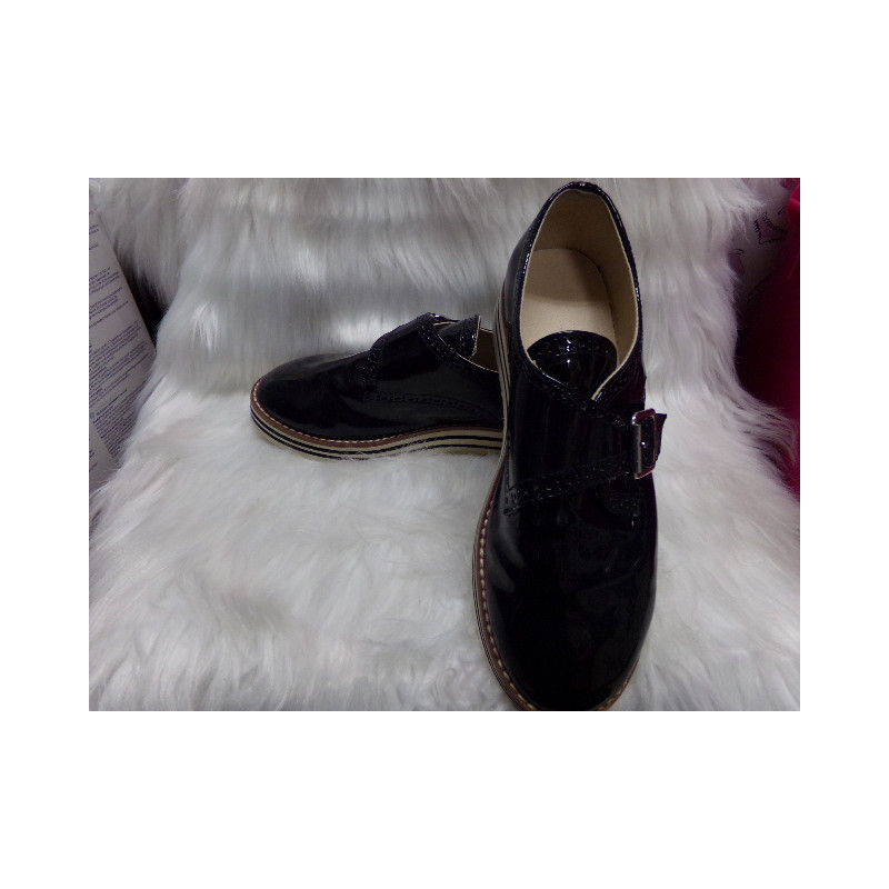 Zapatos charol negros nº 36. Segunda mano.