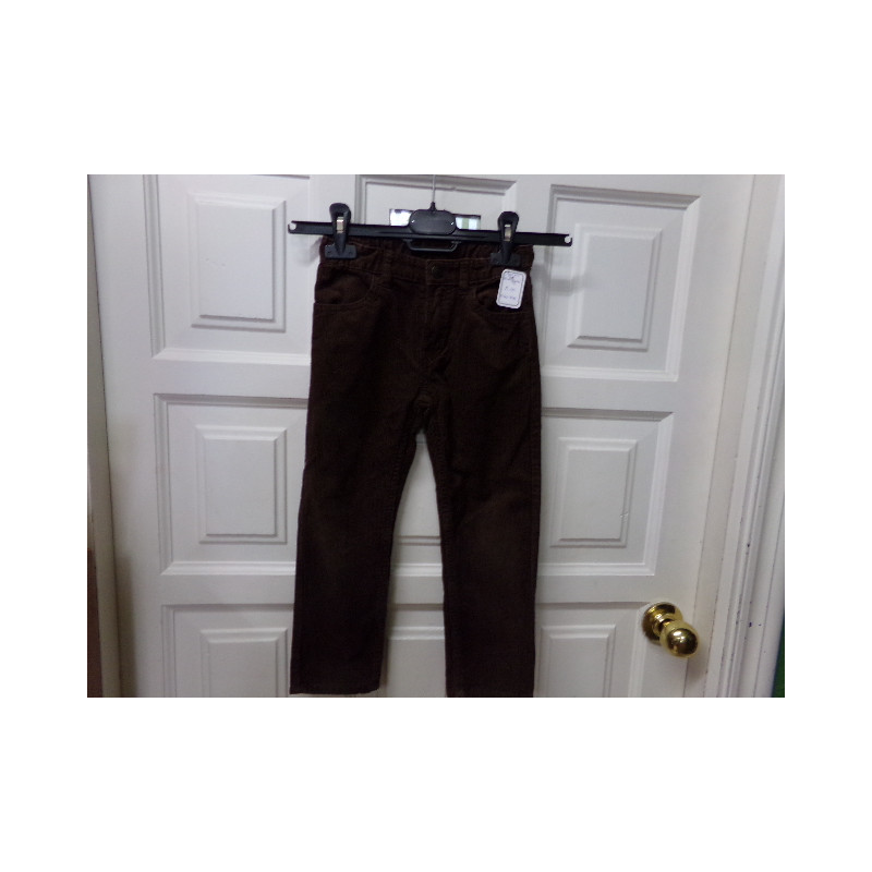 Pantalón pana marrón 4-5 años. Segunda mano.