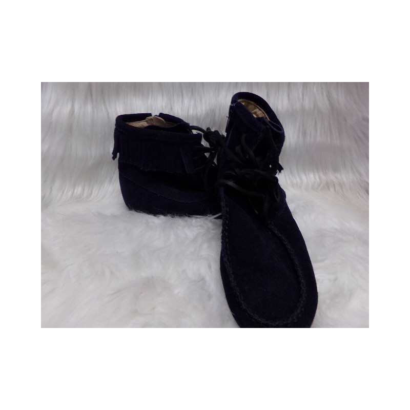 Botitas azul marino piel vuelta nº 33. Segunda mano.