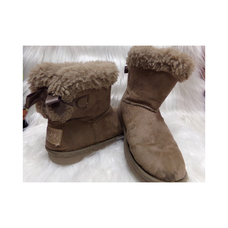 Botitas piel vuelta pelito Conguitos nº 32. Segunda mano.