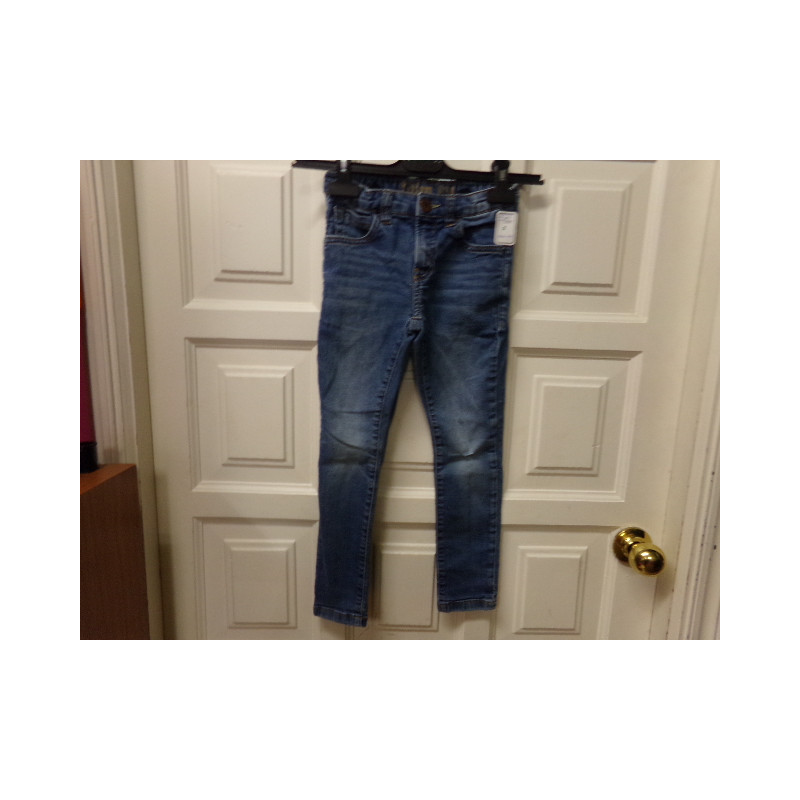 Pantalón vaquero Zara 4-5 años. Segunda mano.