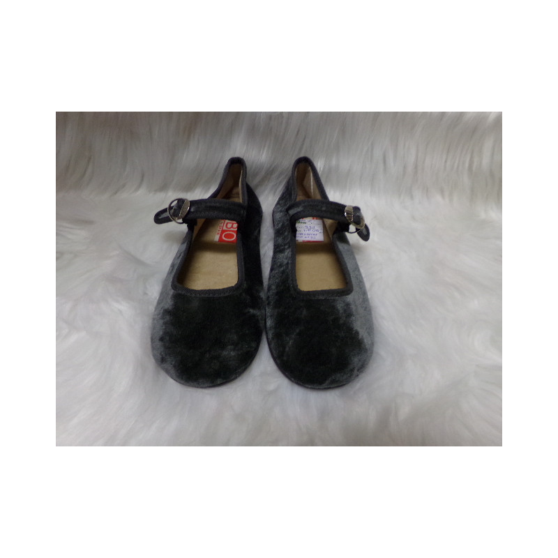 Merceditas gris nº 30. Sin uso.