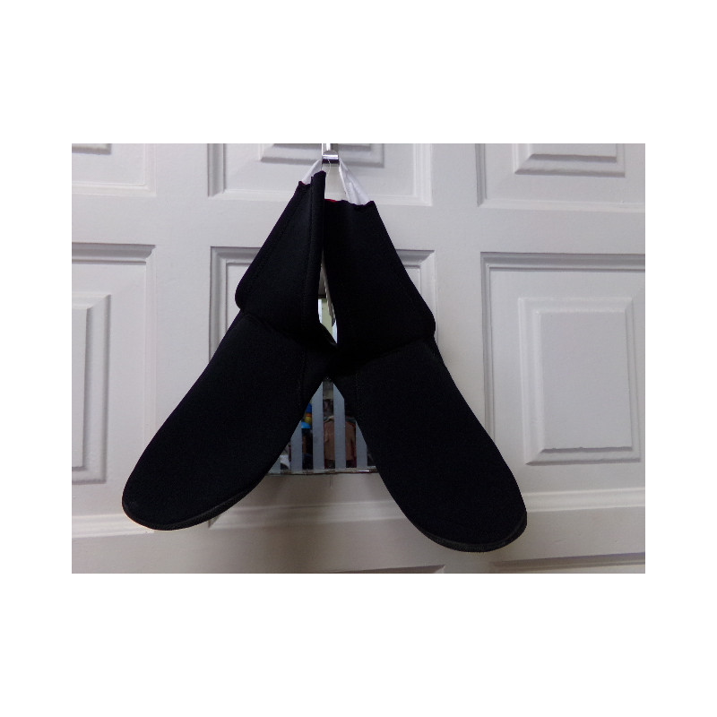 Calcetines neopreno nº  35. A estrenar.