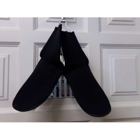 Calcetines neopreno nº  35. A estrenar.