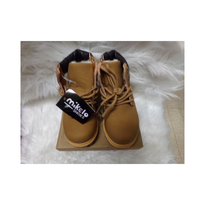 Botas forradas nº 24. A estrenar.