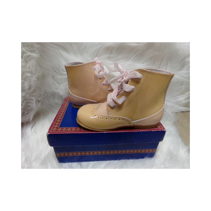 Botas charol nº 23 rosa. Sin uso.