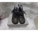 Botas charol gris nº 21. Sin uso.