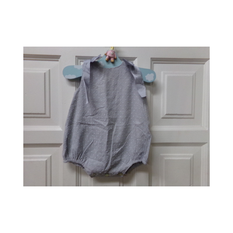 Pelele gris 3 meses. Segunda mano.