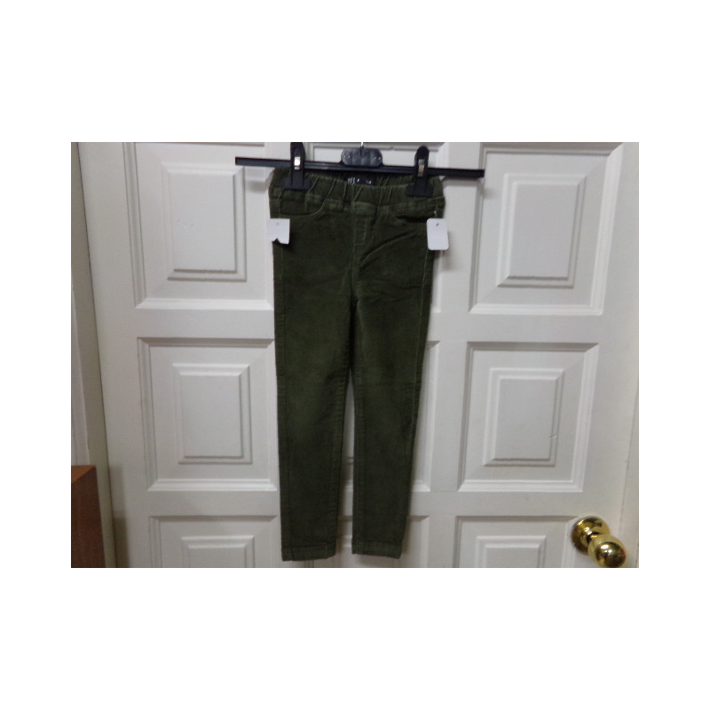 Pantalón pana verde 3-4 años. A estrenar.
