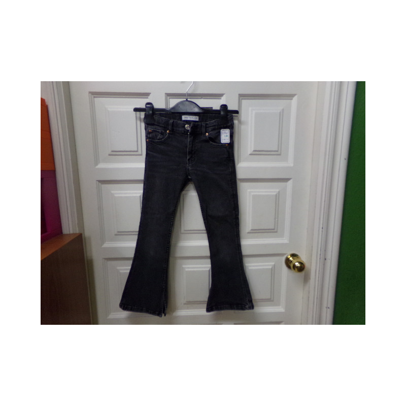 Pantalón vaquero Zara 8 años. Segunda mano.