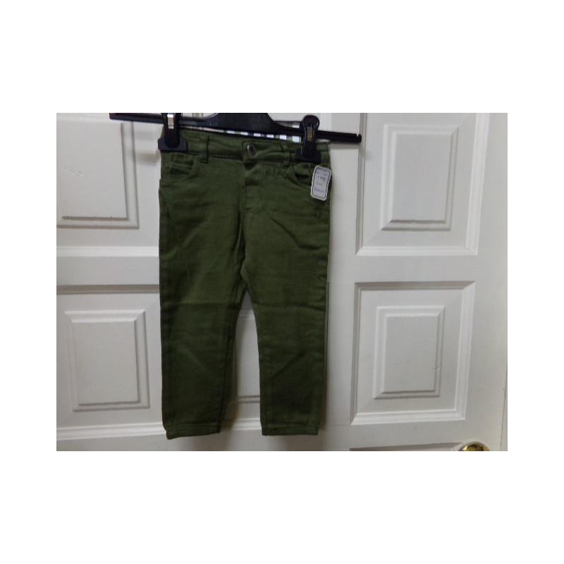 Pantalón verde Zara 18-24 meses. Segunda mano.