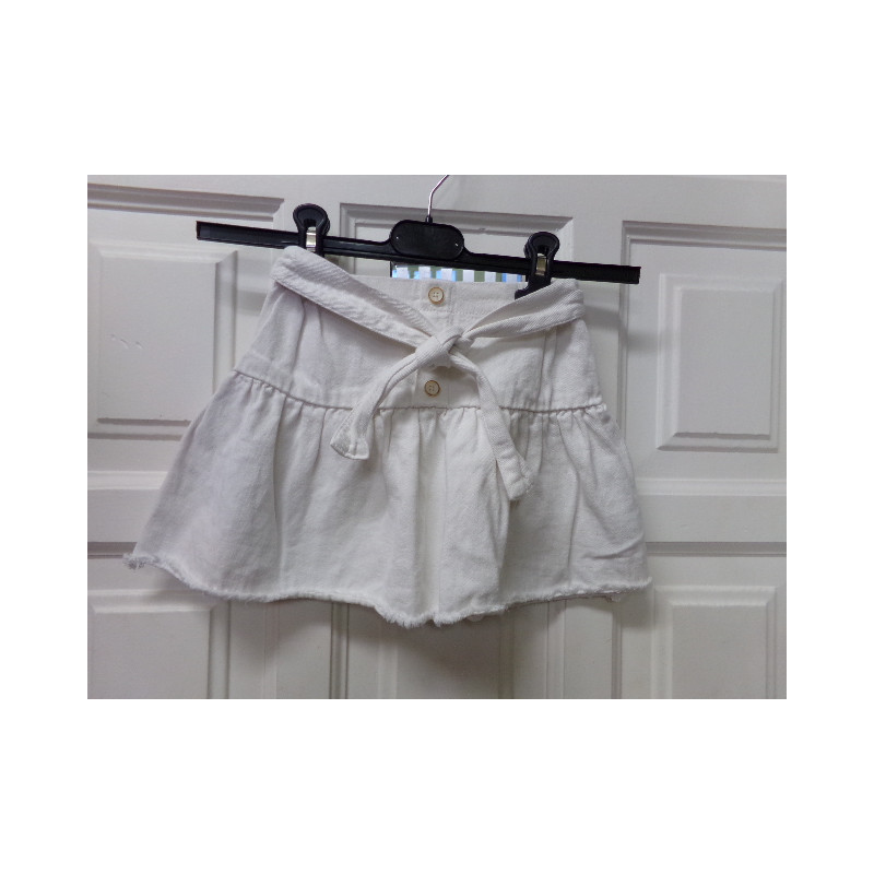 Falda vaquera blanca 4 años. Segunda mano.