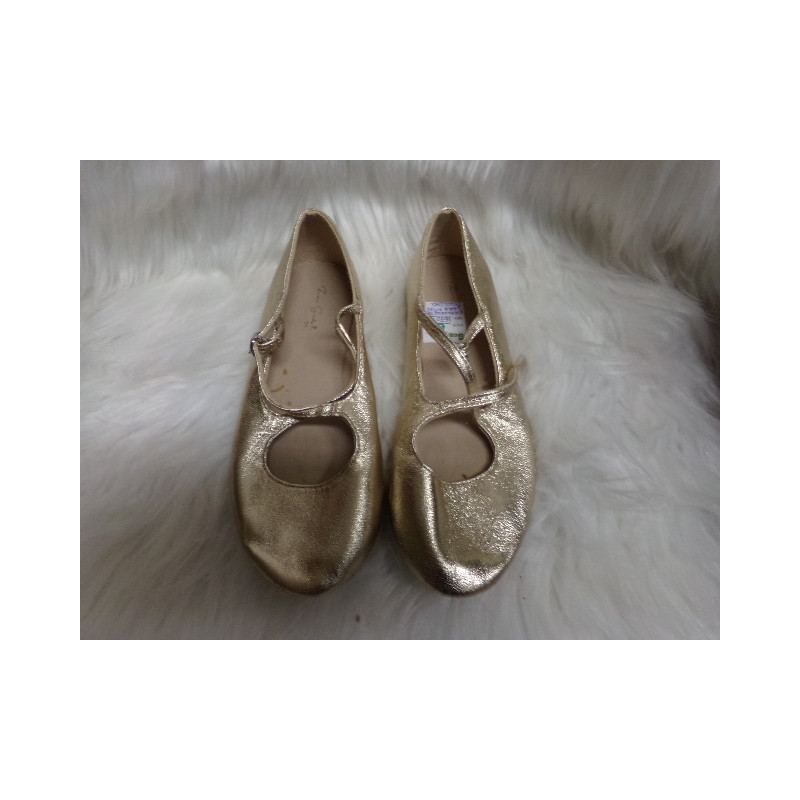 Merceditas doradas Zara nº 31. Segunda mano.