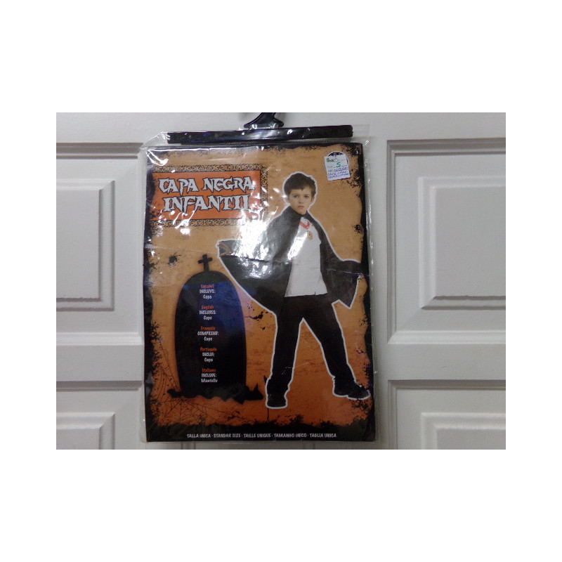 Capa negra disfraz vampiro 8 años. Segunda mano.