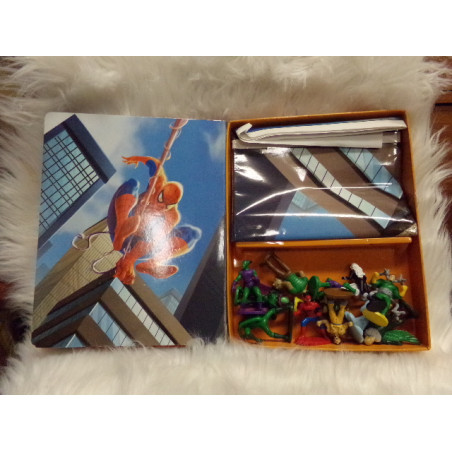 Libro con figuras Spiderman. Segunda mano.