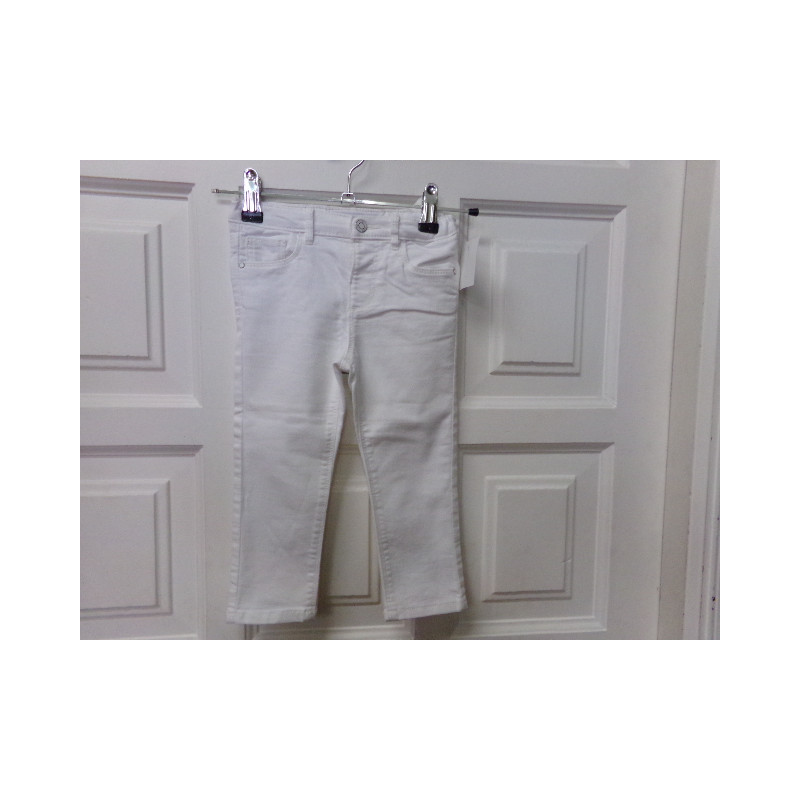 Pantalón vaquero blanco Zara 18-24 años. Segunda mano.