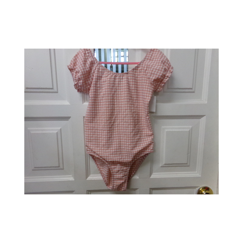 Bañador rosa cuadros Zara 6-7 años. Segunda mano.