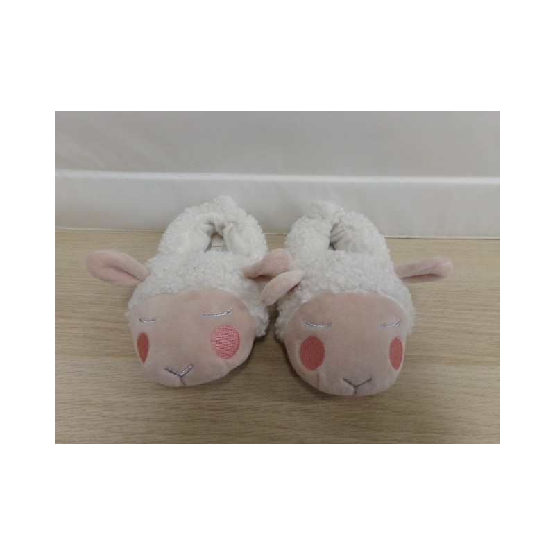 Zapatillas Zara oveja  nº 26-27. Segunda mano.