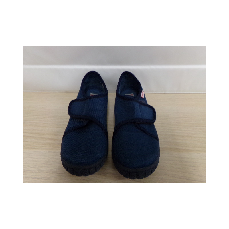 Zapatillas azul marino nº 29. Sin uso.