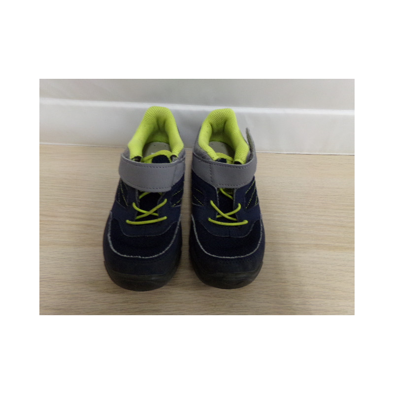 Tenis Quechua azul marino nº 29. Segunda mano.