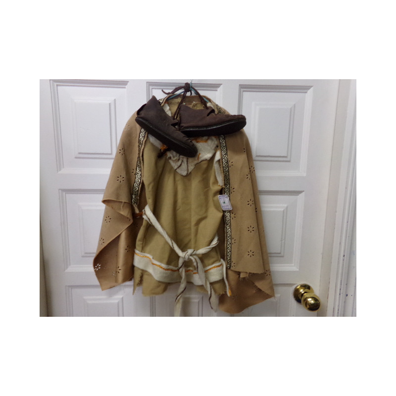 Traje Arde Lucus 5 años con sandalias. Segunda mano.