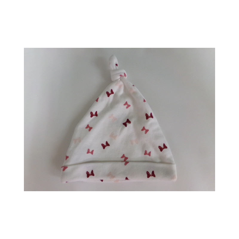 Gorrito bebé blanco con lacitos. Segunda mano.