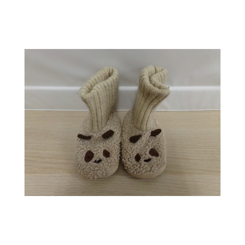 Zapatillas de casa nº23 Zara. Segunda mano.