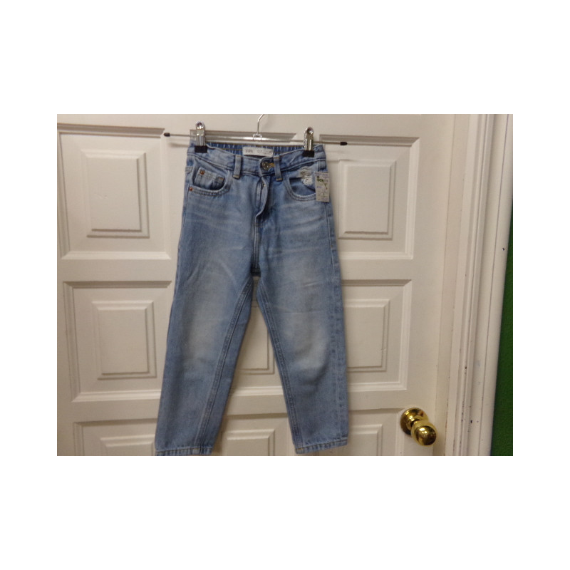 Pantalón vaquero Zara 6 años. Segunda mano.