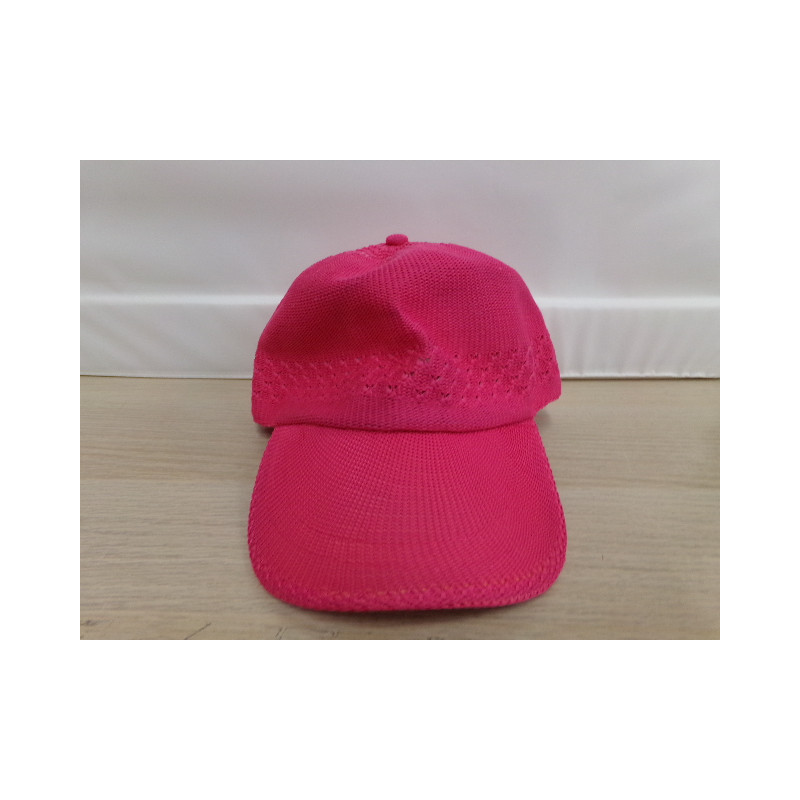 Gorra fucsia de punto. A estrenar.