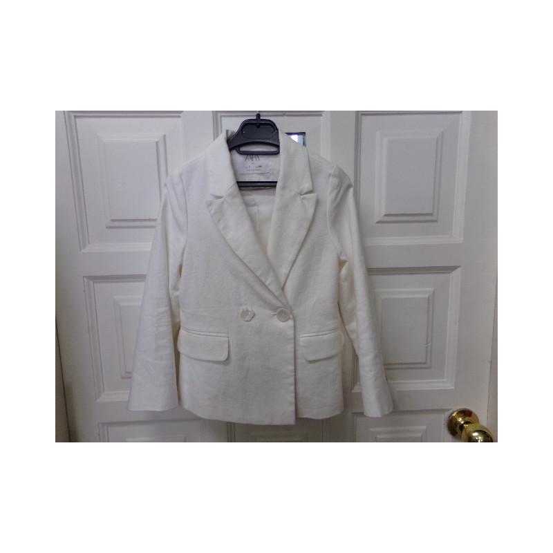 Americana blanca lino Zara 7 años. Segunda mano.