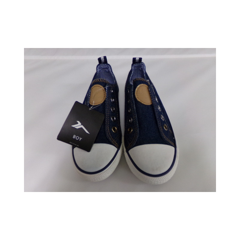 Tenis loneta vaqueras nº 30. A estrenar.