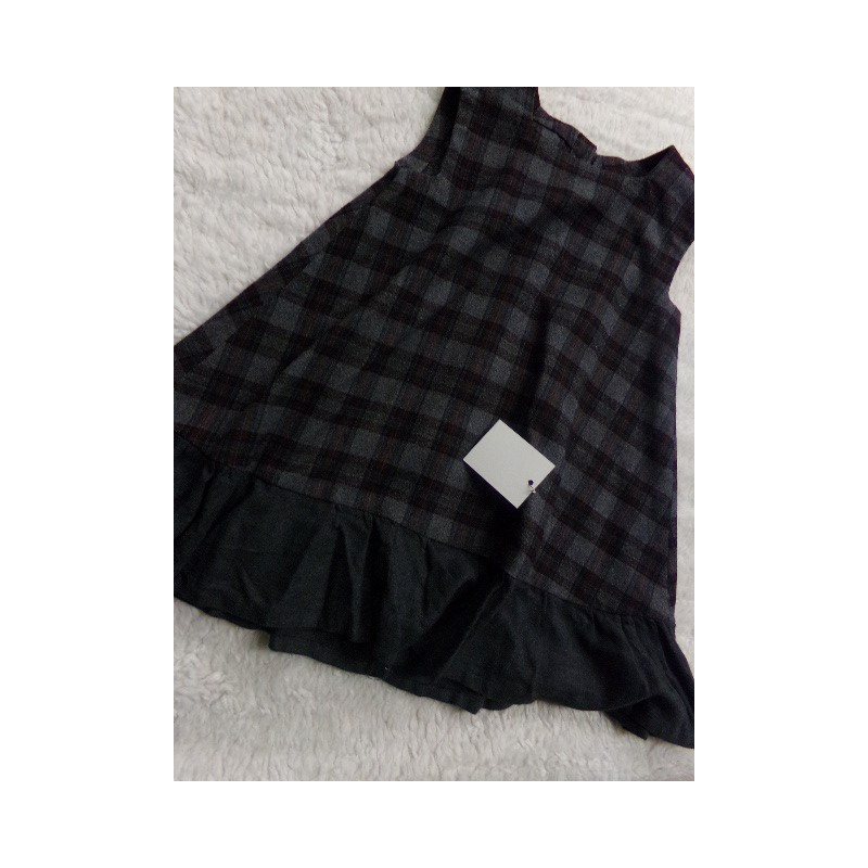 Pichi de cuadros con  volante. Talla 2-3 años. Segunda mano