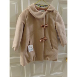 Abrigo camel talla 24-36  meses. Segunda mano