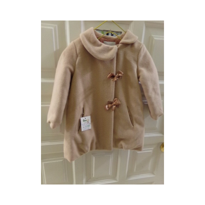 Abrigo camel talla 24-36  meses. Segunda mano