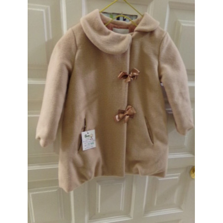 Abrigo camel talla 24-36  meses. Segunda mano