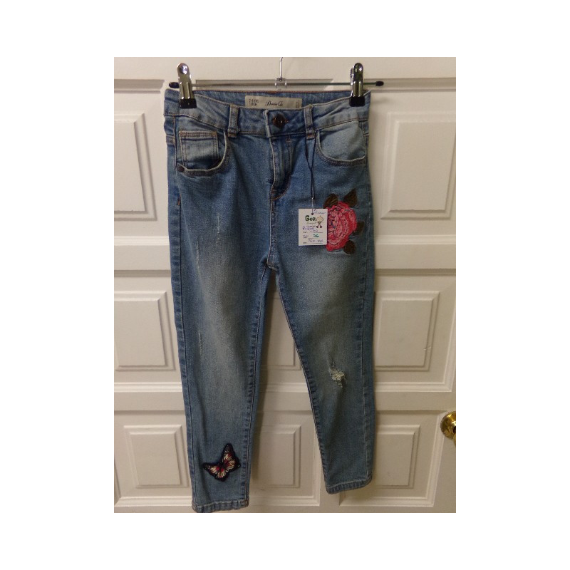 Pantalón talla 7 años. A estrenar