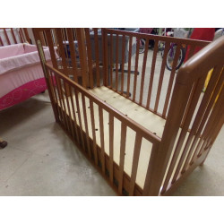 Cuna de madera con cajonera. Prenatal. Segunda mano