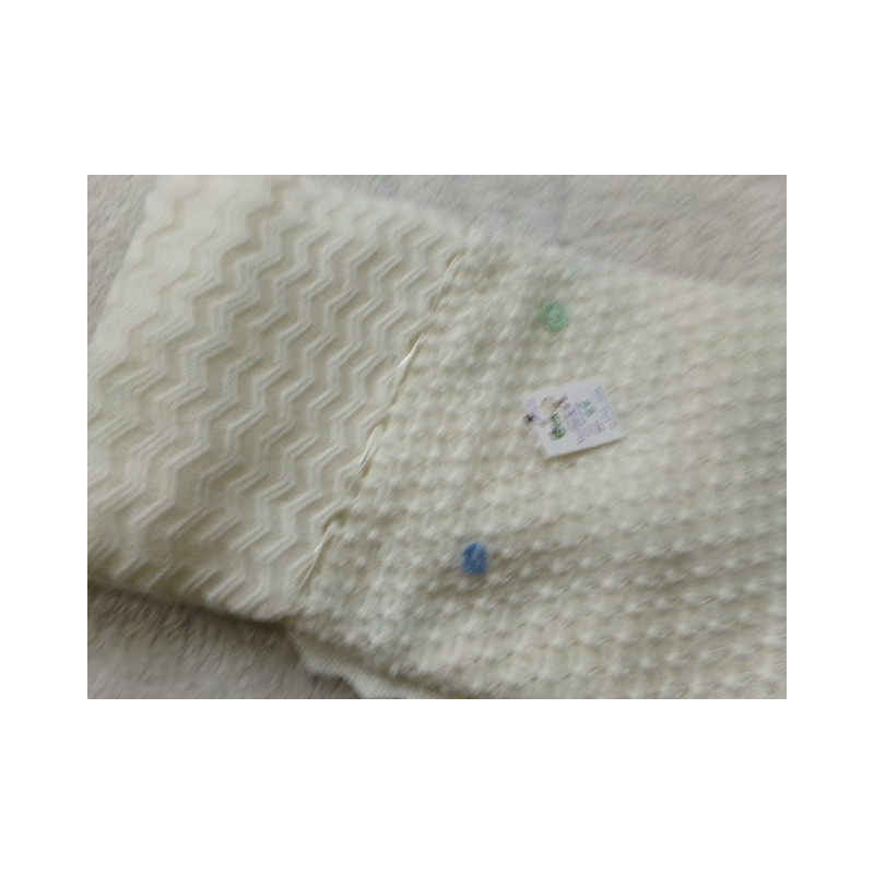 Mantita color crema bebé