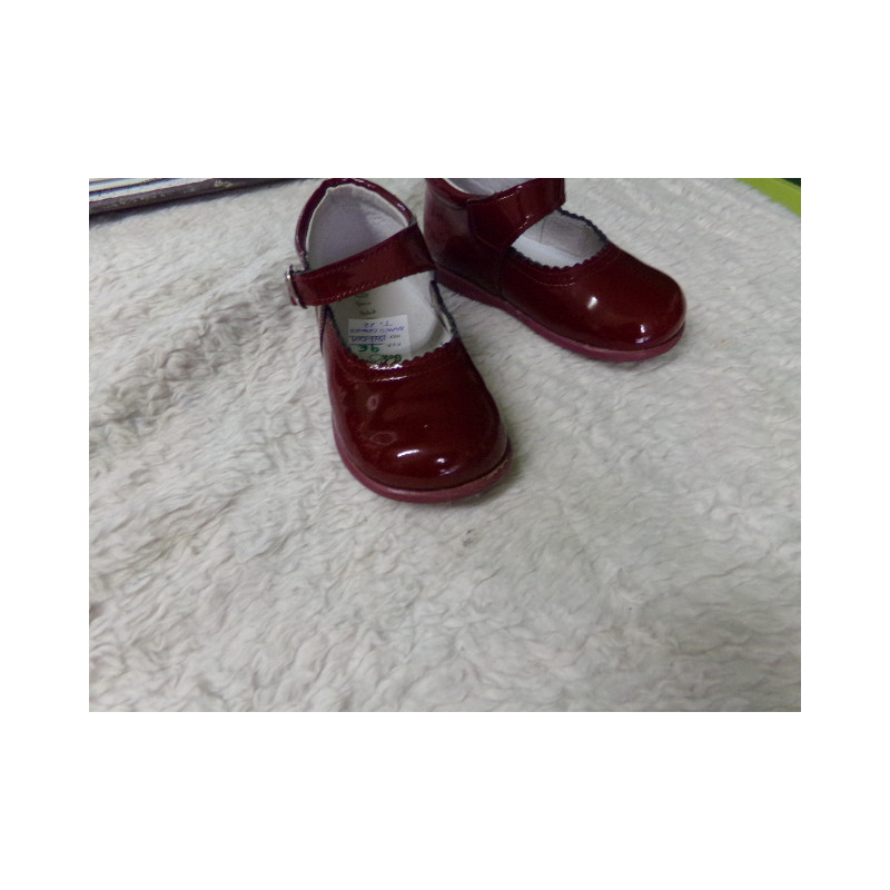 Zapatos granate N 22. Segunda mano