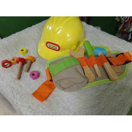 Casco y herremientas de trabajo de madera. Segunda mano