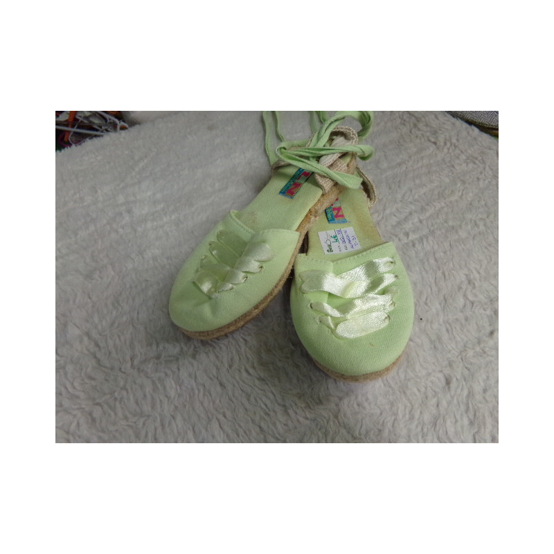 Alpargatas verdes N 31. Segunda mano