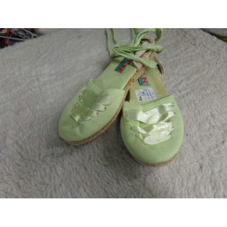 Alpargatas verdes N 31. Segunda mano