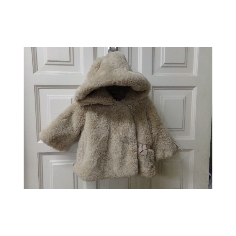 Abrigo pelito talla 6-12 meses. Segunda mano