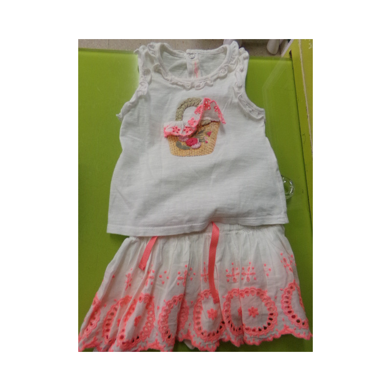 Conjunto de falda y camiseta talla 9 meses. Segunda mano